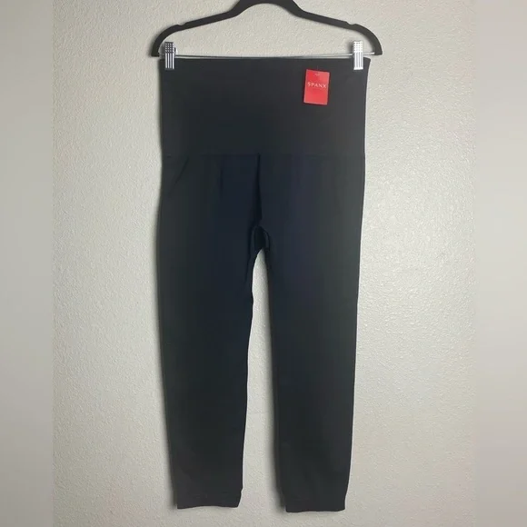 Spanx Look at Me Now Cropped Leggings in Very Black - Size 3X - New - Picture 5 of 10